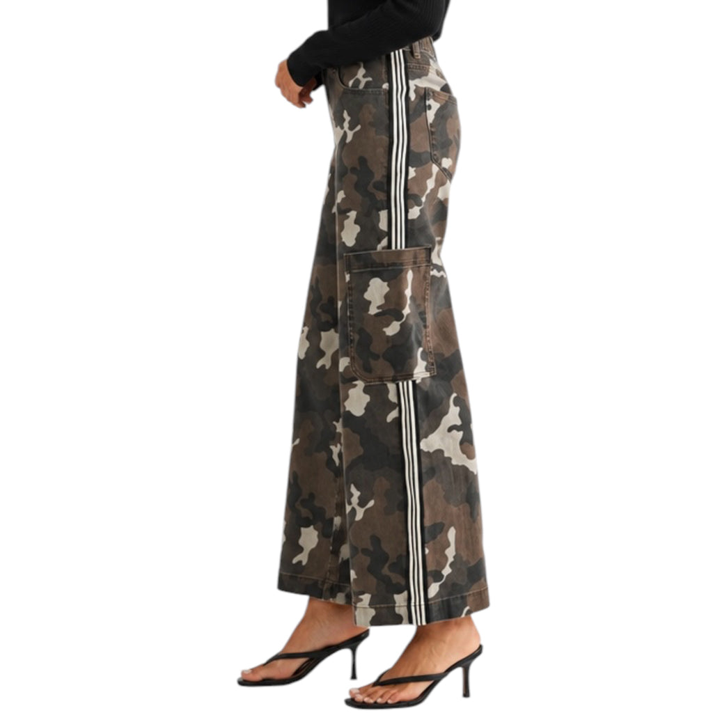 MDP-G4153 Camo Brown H/R Wide Jogger Side Detail
