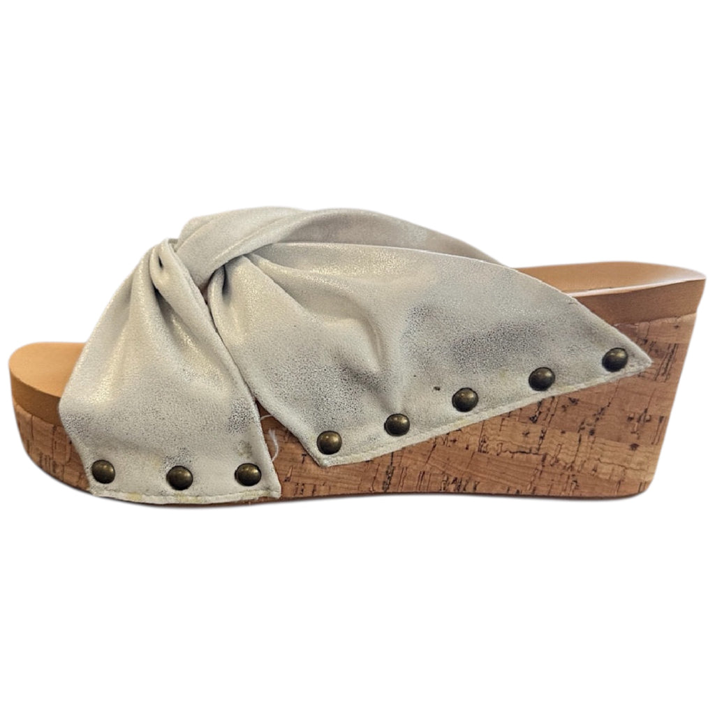 Corky's Cheerful White Wedge