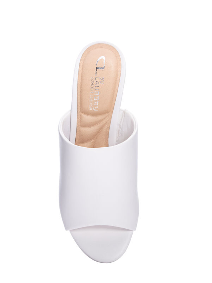 Chinese Laundry Get On Smooth White Heel