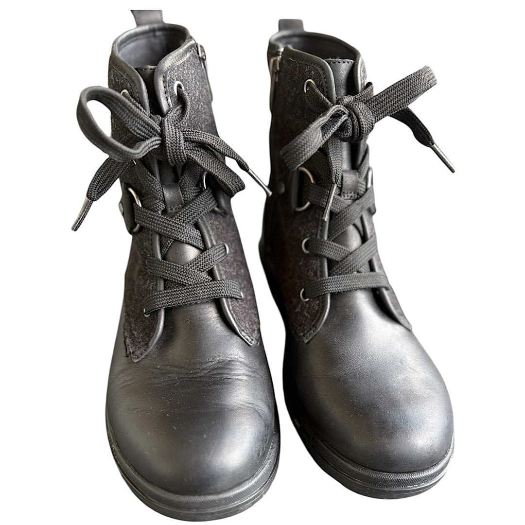 UGG Black Hapsburg Hiker Boot Size 9-RF